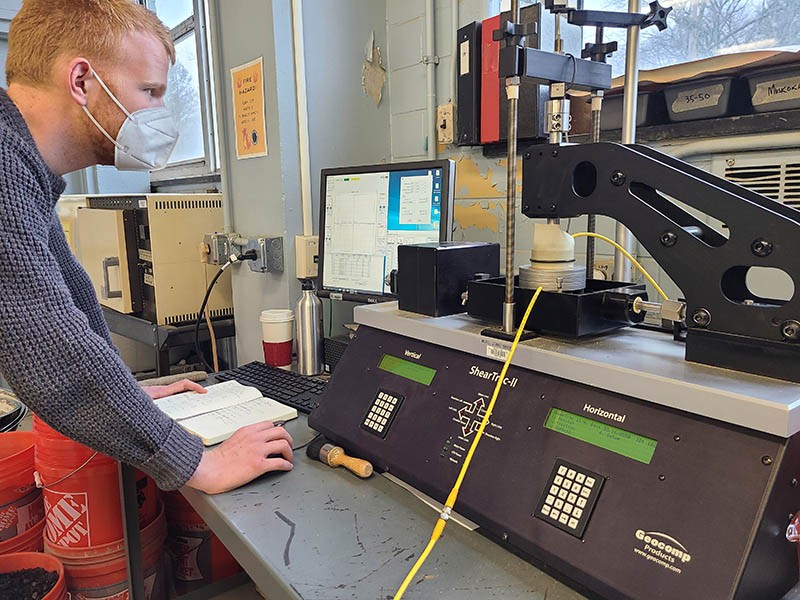 Evaluating dynamic soil properties with cyclic simple shear device and bender elements Evaluating dynamic soil properties with cyclic simple shear device and bender elements