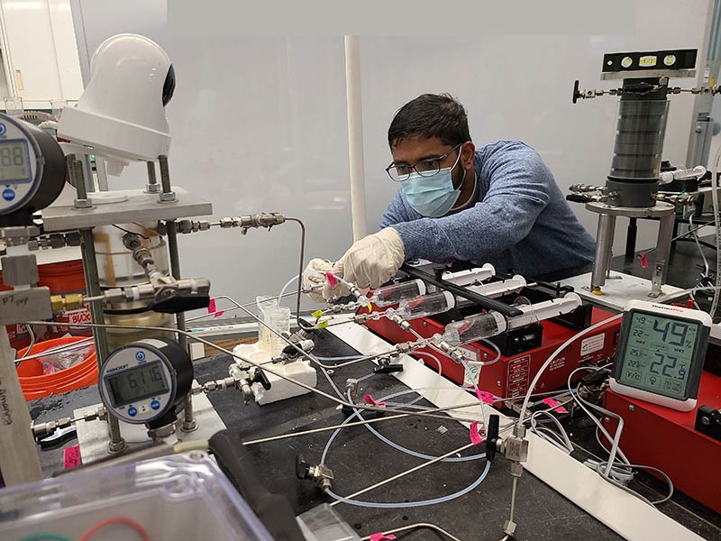 Measuring contaminant transport properties of clays at elevated temperatures Measuring contaminant transport properties of clays at elevated temperatures