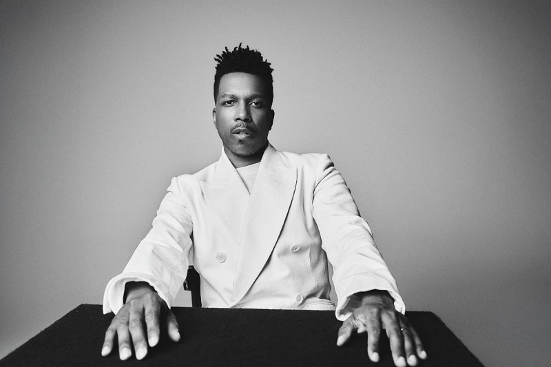 Black and white headshot of Leslie Odom Jr.